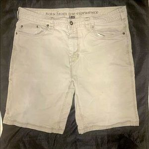 Prana Men’s Cargo Hiking Shorts Size 38x11 Beige  *Flaw